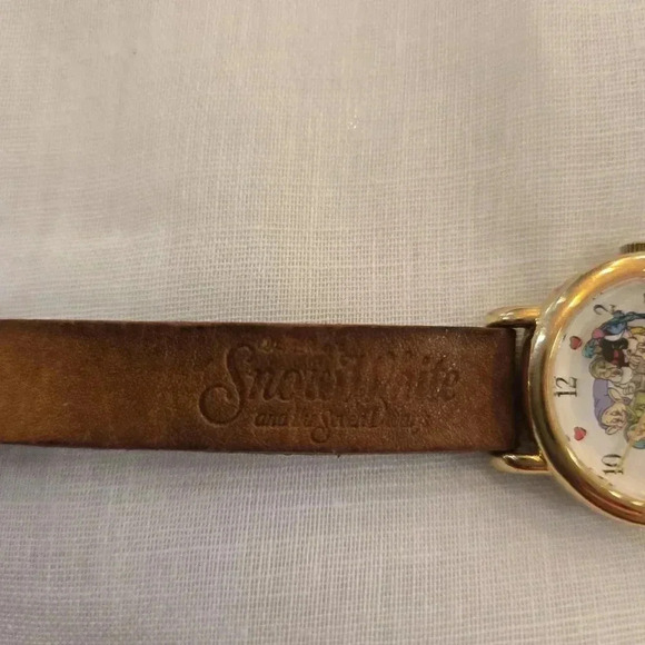 Vintage Disney x Timex Snow White & Seven Dwarfs Rotating Watch Leather Womens - Picture 4 of 8